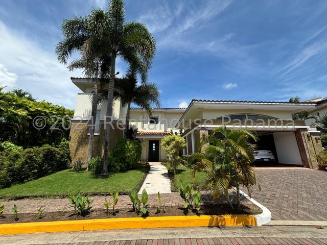 Modern and Spacious House in Panamá Pacífico